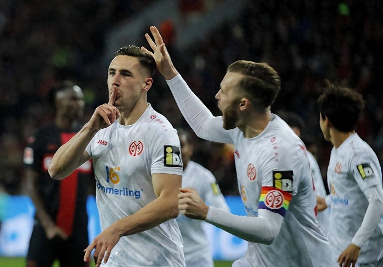 斯图加特猎鹰队表现绝佳再获胜利的简单介绍